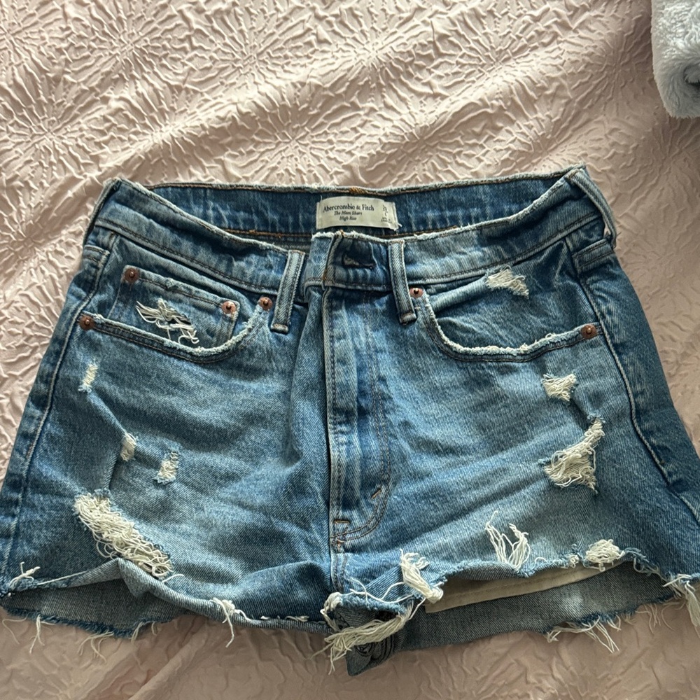 Abercrombie & Fitch High Rise Mom Short, size 28
